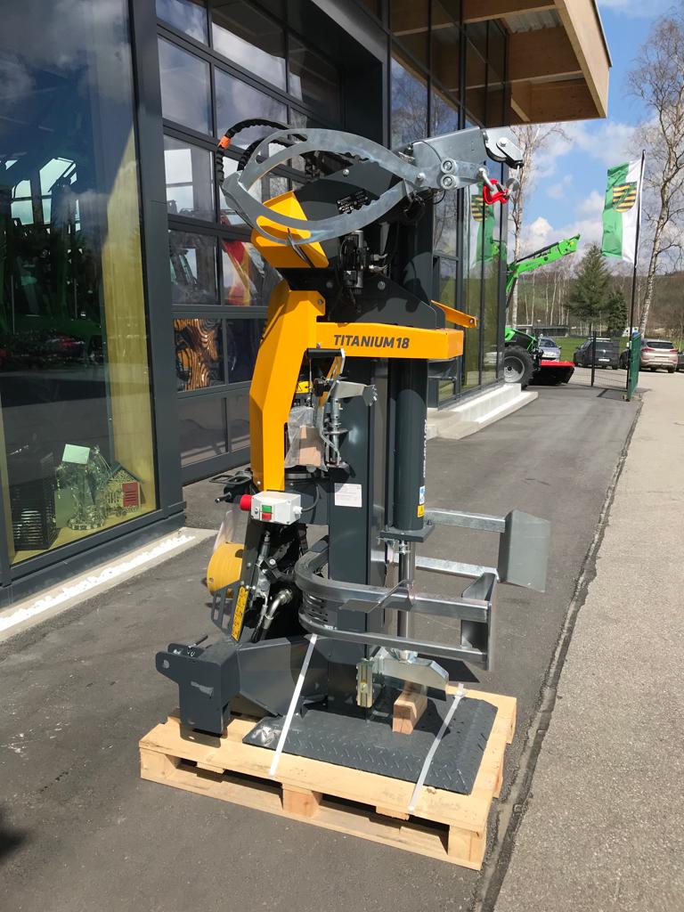 Uniforest Holzspalter Titanium 18 CD+E mit Funkseilwinde