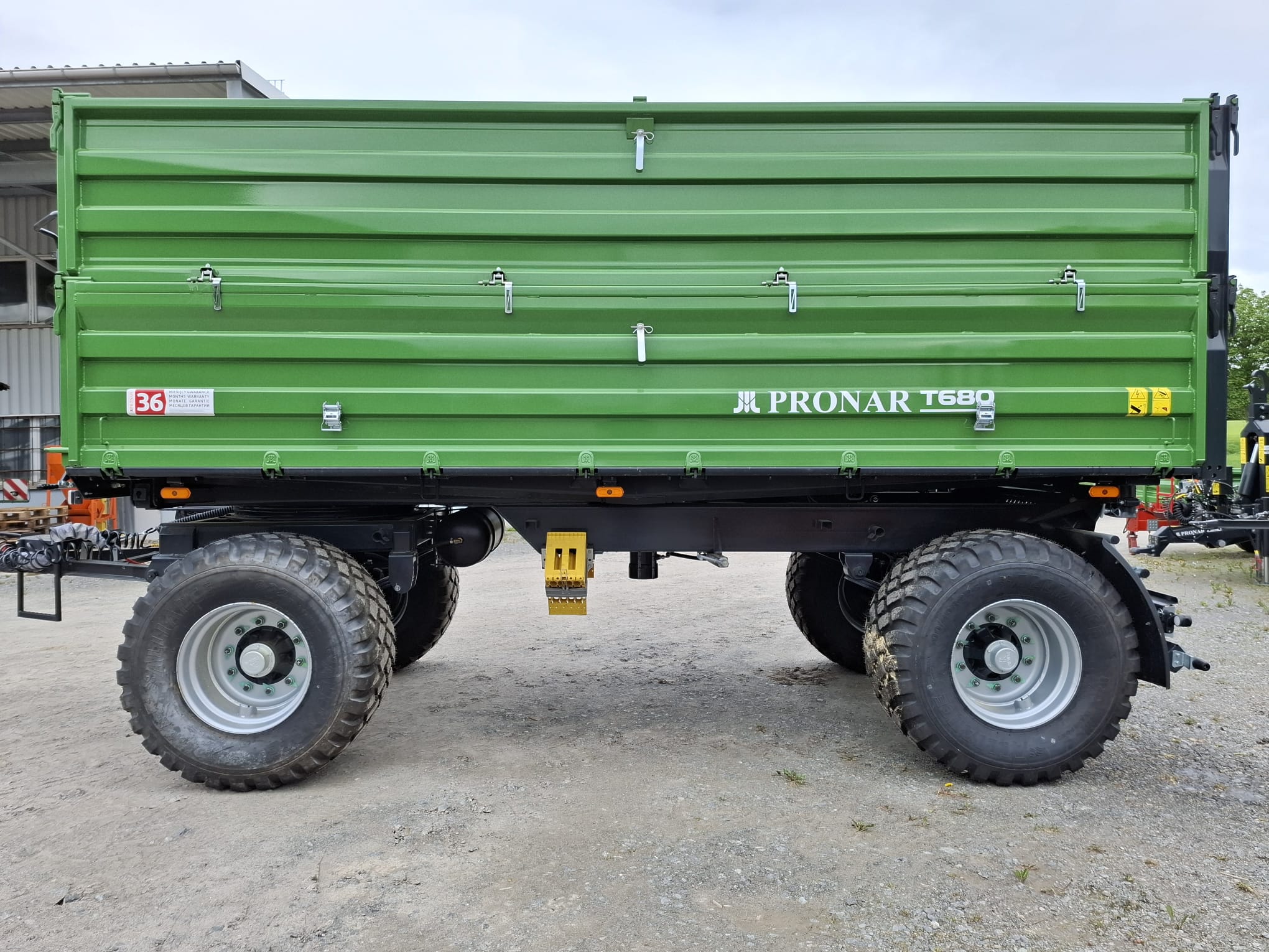 Pronar Zweiachsdreiseitenkipper T680