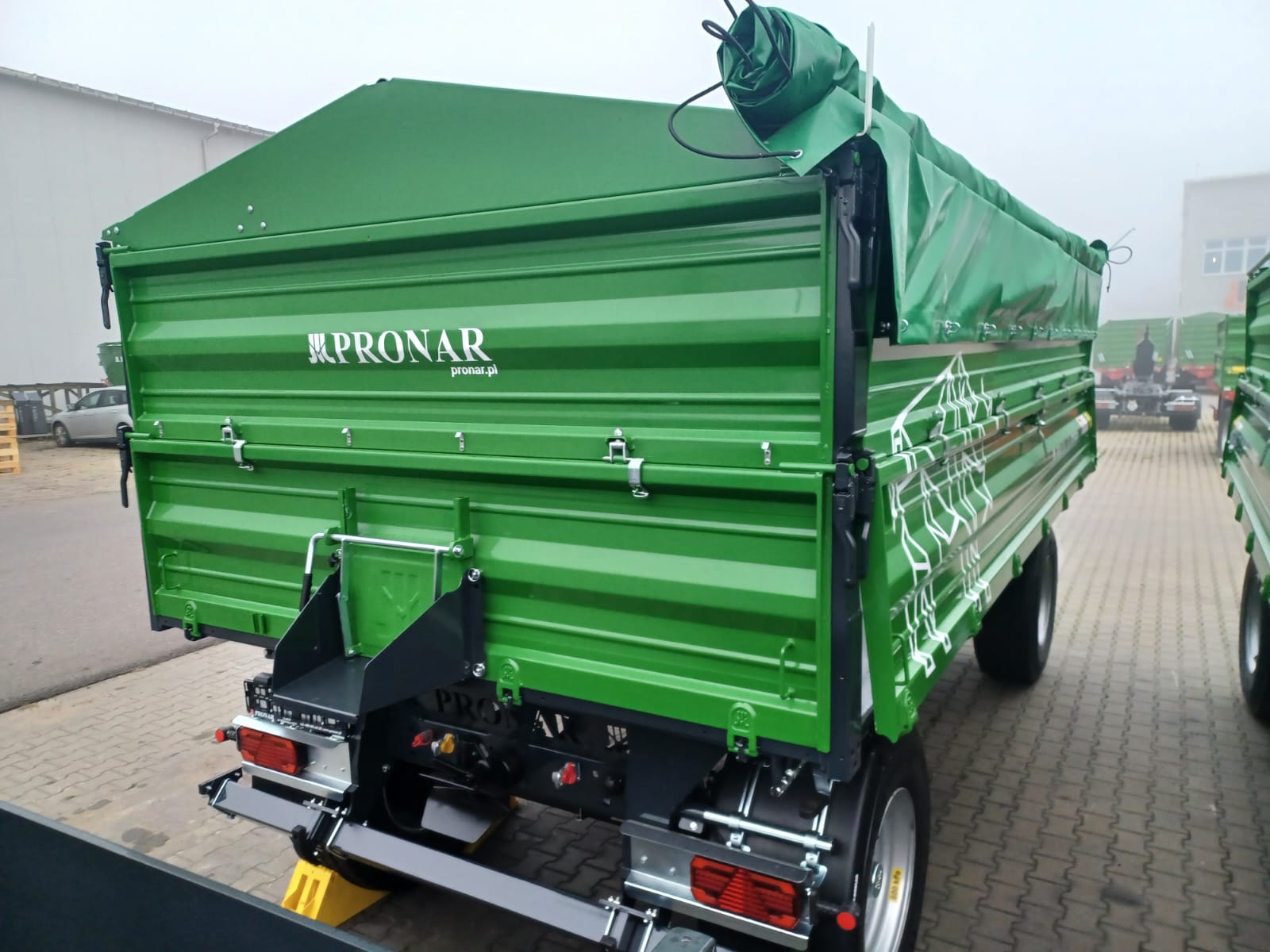 Pronar Zweiachsdreiseitenkipper PT612L