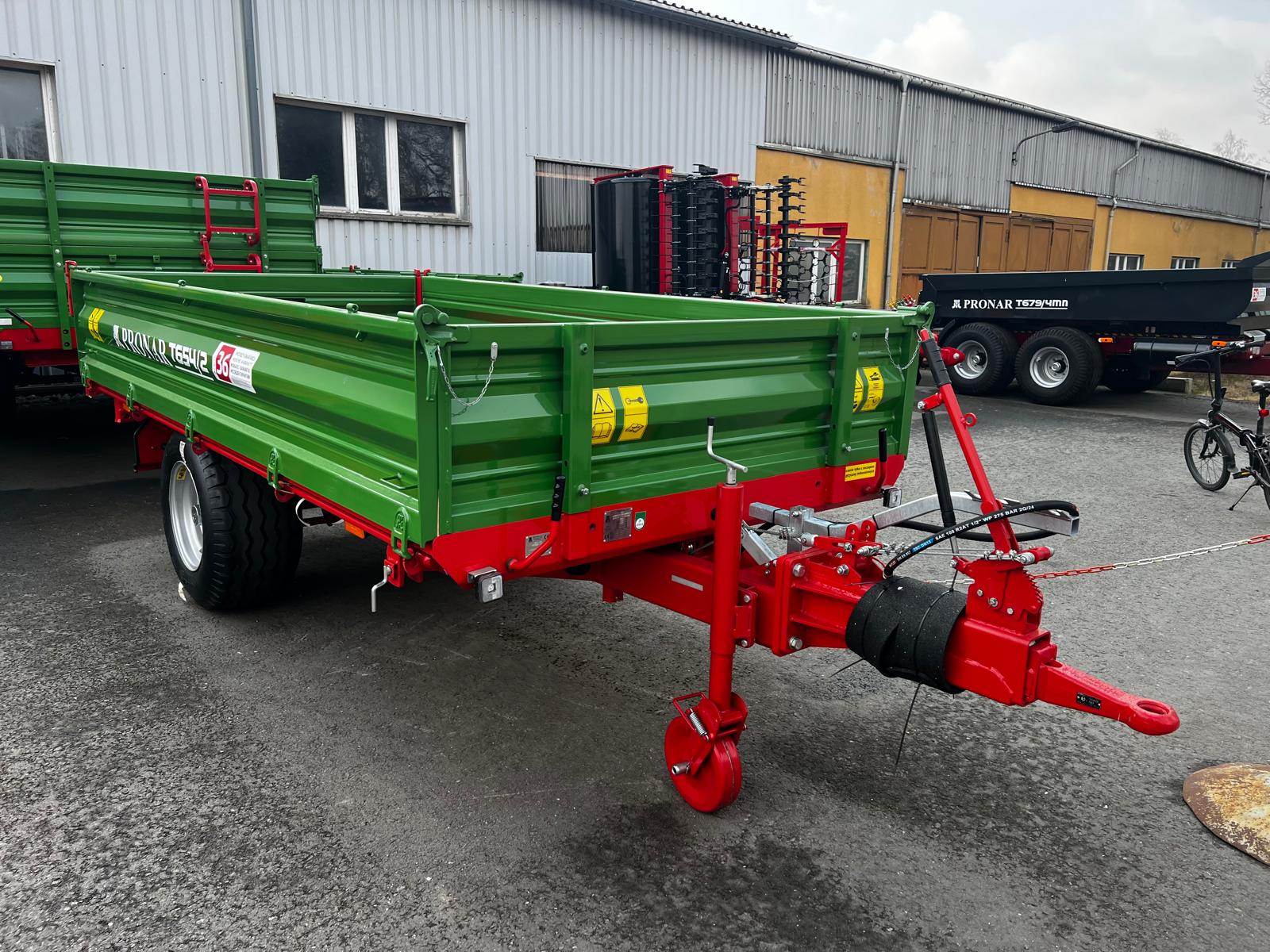 Pronar Einachsdreiseitenkipper T654/2